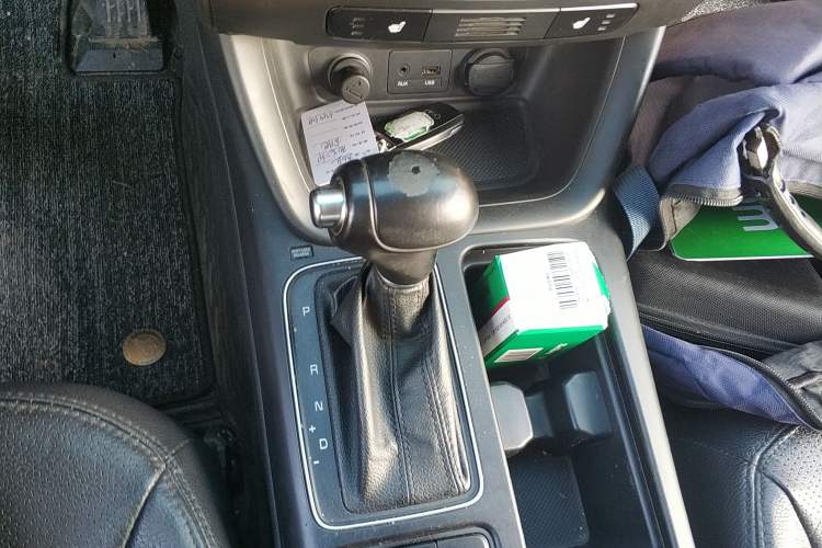 Used Kia Sorento 2013 2.2T 5-Seater Diesel Luxury Edition Gear Lever