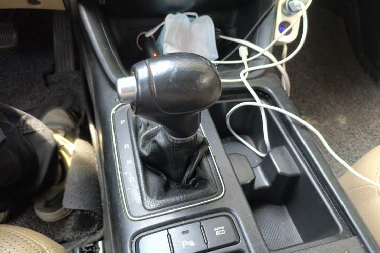 Used Kia Sorento 2013 2.4L 7-Seater Gasoline Luxury Version China IV Standard Gear Lever
