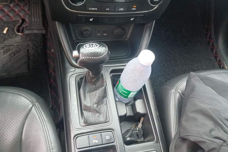Used Kia Sorento 2013 2.2T 7-seat Diesel Luxury Edition Gear Lever