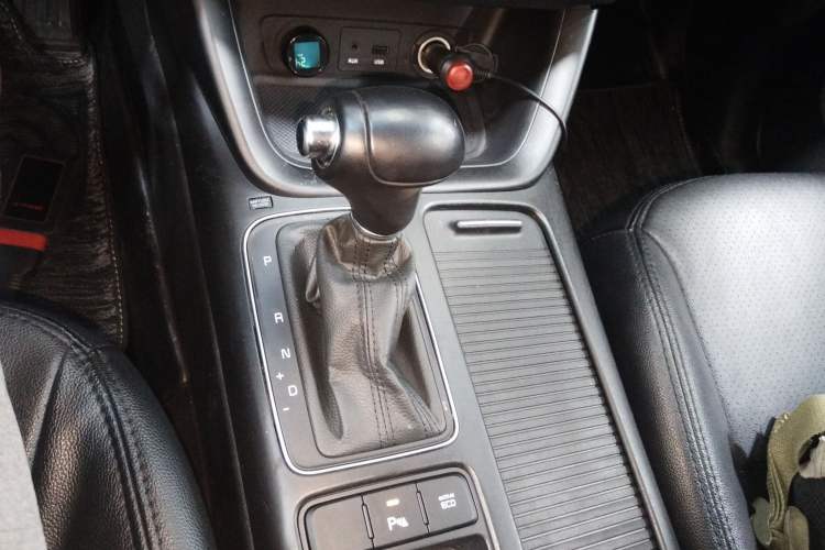 Used Kia Sorento 2013 2.2T 7-seat Diesel Comfort Edition Gear Lever