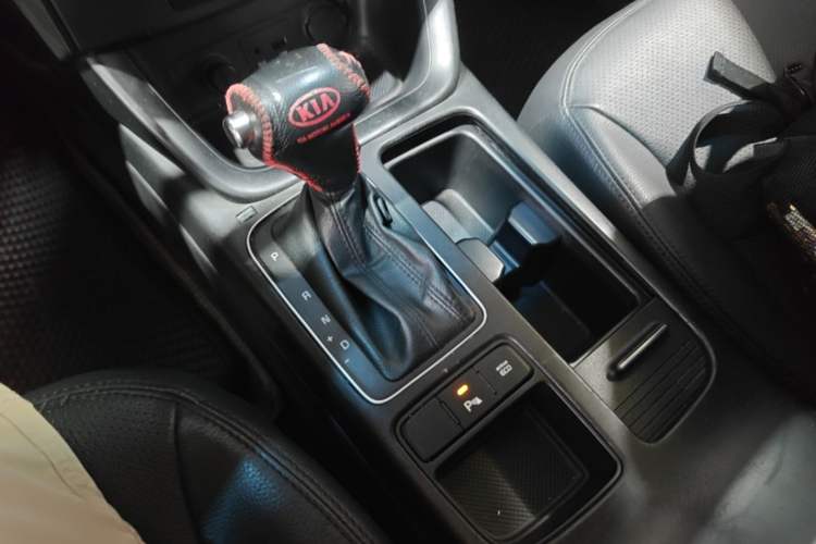 Used Kia Sorento 2013 2.4L 5-seat Gasoline Luxury Edition Gear Lever
