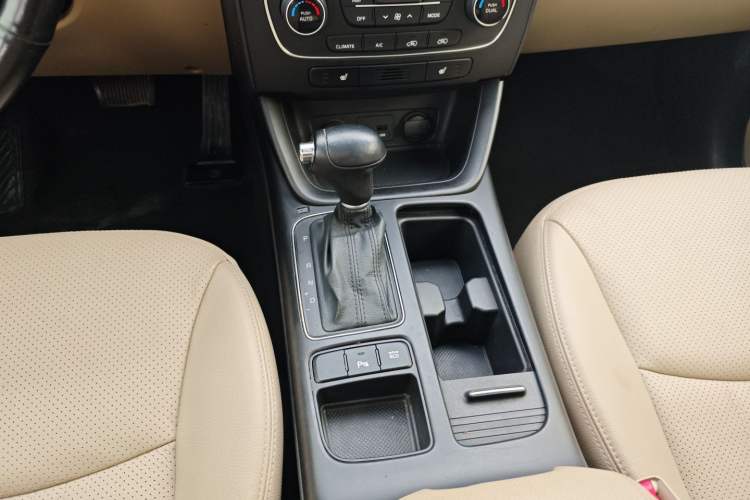 Used Kia Sorento 2013 2.4L 7-Seater Gasoline Luxury Version China IV Standard Gear Lever