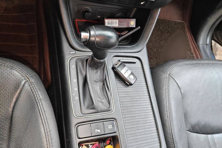 Used Kia Sorento 2013 2.2T 7-seat Diesel Luxury Edition Gear Lever