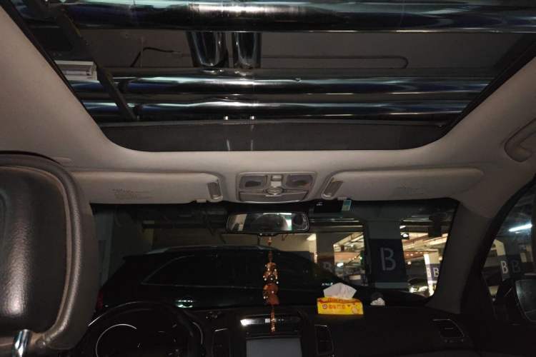 Used Kia Sorento 2013 2.4L 7-seat Gasoline Luxury Edition Headliner