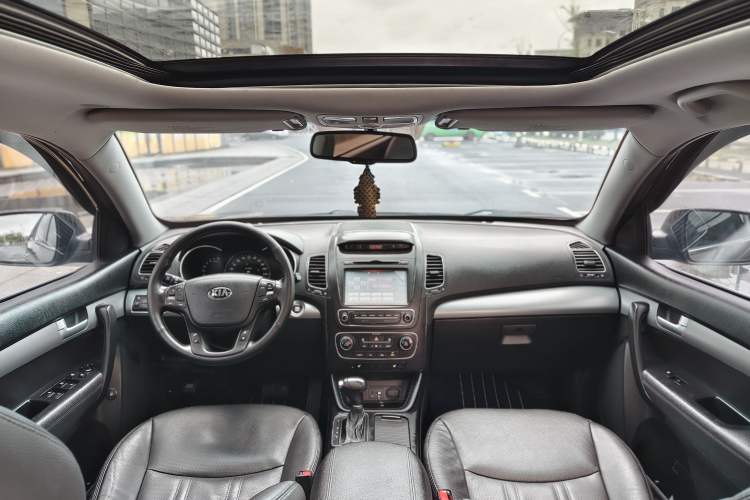 Used Kia Sorento 2013 2.4L 7-seat Gasoline Luxury Edition Interior 1