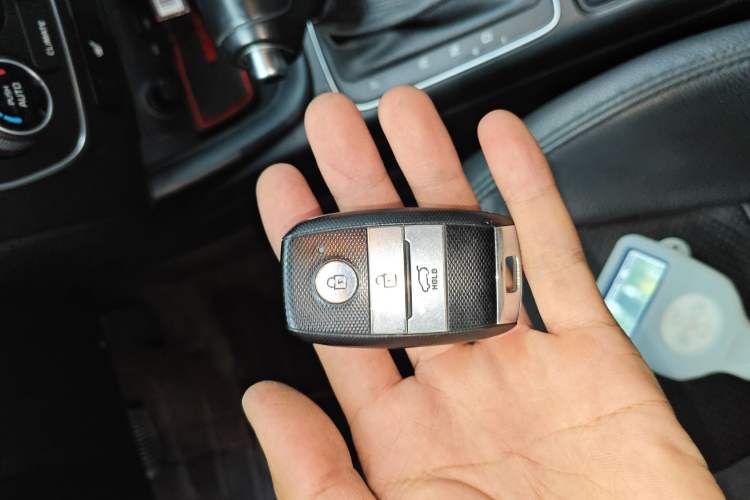 Used Kia Sorento 2013 2.2T 7-seat Diesel Luxury Edition Interior 1