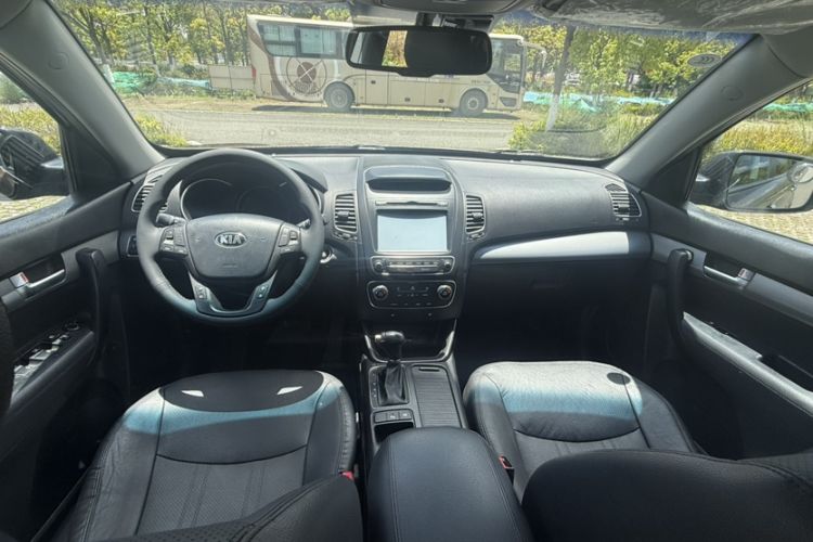 Used Kia Sorento 2013 2.2T 7-seat Diesel Luxury Edition Interior 2