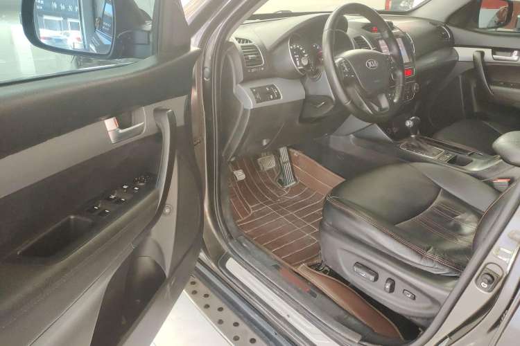 Used Kia Sorento 2013 2.4L 5-Seater Gasoline Comfort Version China IV Standard Interior 2