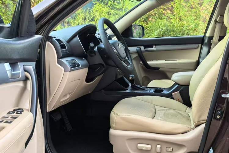 Used Kia Sorento 2013 2.4L 5-Seater Gasoline Comfort Version China IV Standard Interior 2