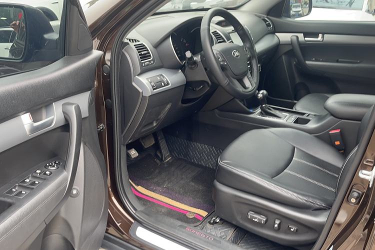 Used Kia Sorento 2013 2.4L 5-Seater Gasoline Comfort Version China IV Standard Interior 2