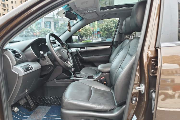 Used Kia Sorento 2013 2.4L 7-seat Gasoline Luxury Edition Interior 2