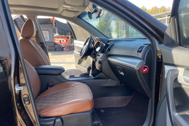 Used Kia Sorento 2013 2.4L 7-seat Gasoline Comfort Edition Interior 2