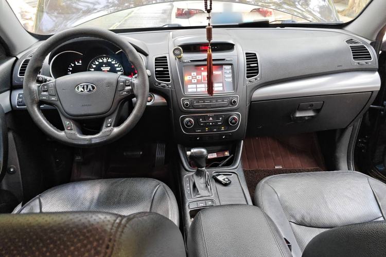 Used Kia Sorento 2013 2.2T 7-seat Diesel Luxury Edition Interior 2