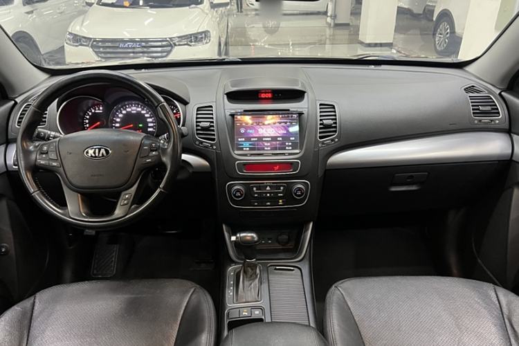 Used Kia Sorento 2013 2.4L 7-seat Gasoline Comfort Edition Interior 3