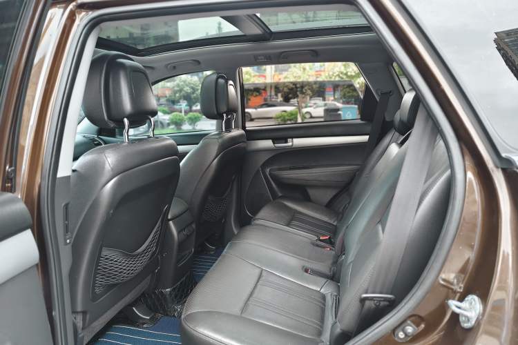 Used Kia Sorento 2013 2.4L 7-seat Gasoline Luxury Edition Interior 3