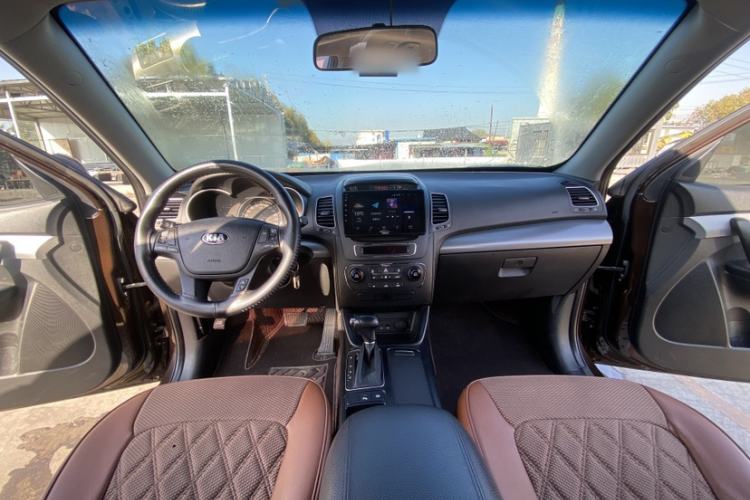 Used Kia Sorento 2013 2.4L 7-seat Gasoline Comfort Edition Interior 3