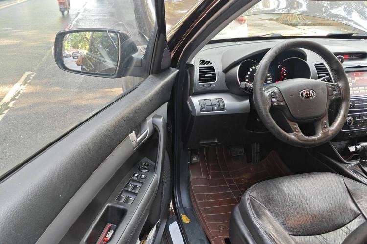 Used Kia Sorento 2013 2.2T 7-seat Diesel Luxury Edition Interior 3