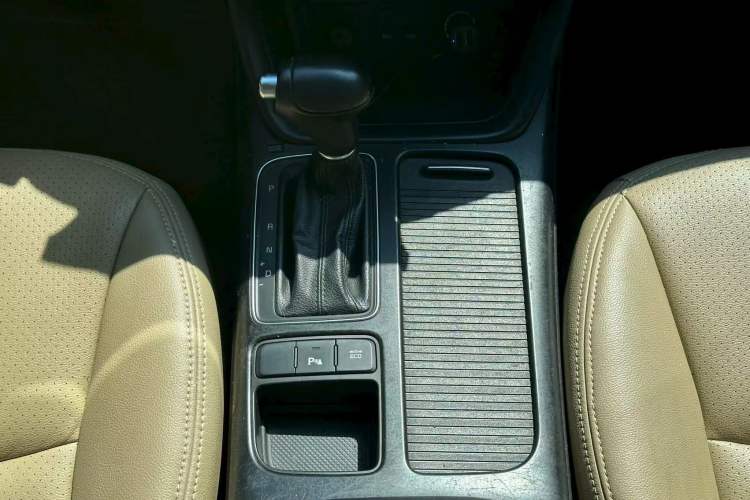 Used Kia Sorento 2013 2.2T 7-seat Diesel Comfort Edition Interior 4