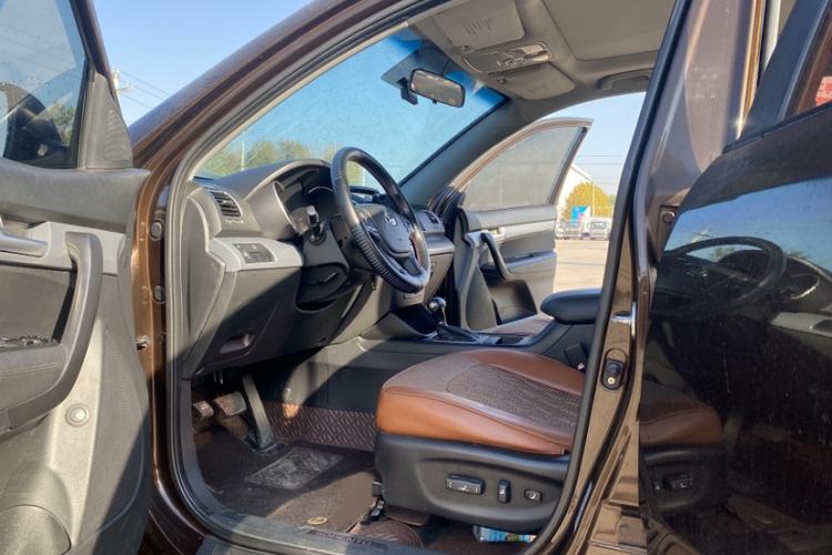 Used Kia Sorento 2013 2.4L 7-seat Gasoline Comfort Edition Interior 4