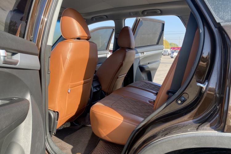 Used Kia Sorento 2013 2.4L 7-seat Gasoline Comfort Edition Interior 5