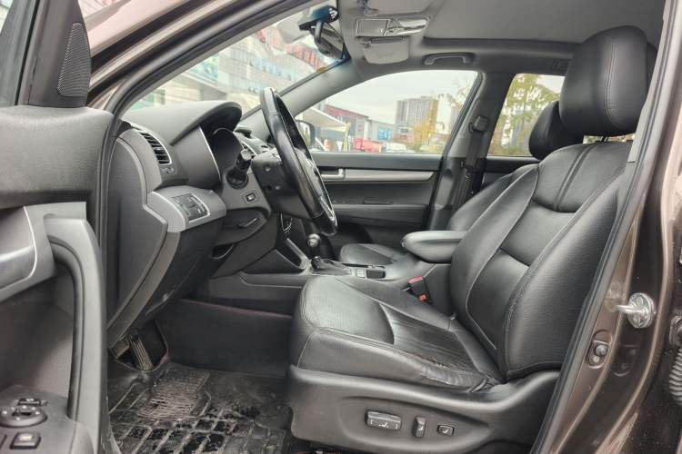 Used Kia Sorento 2013 2.2T 5-Seater Diesel Luxury Edition Left Front Seat