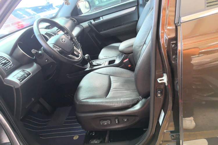 Used Kia Sorento 2013 2.4L 7-seat Gasoline Luxury Edition Left Front Seat