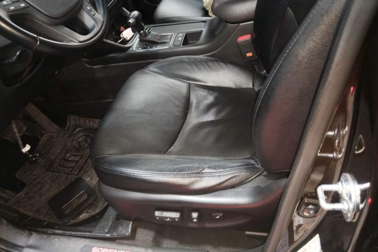 Used Kia Sorento 2013 2.2T 7-seat Diesel Comfort Edition Left Front Seat