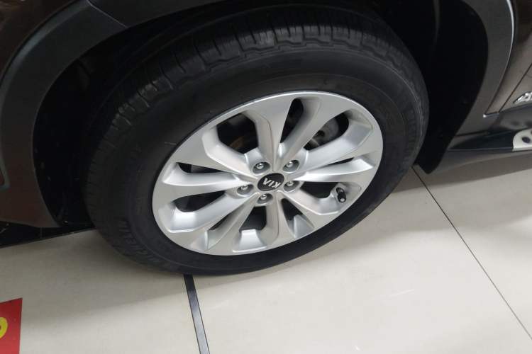 Used Kia Sorento 2013 2.2T 7-seat Diesel Comfort Edition Left Front Wheel Hub
