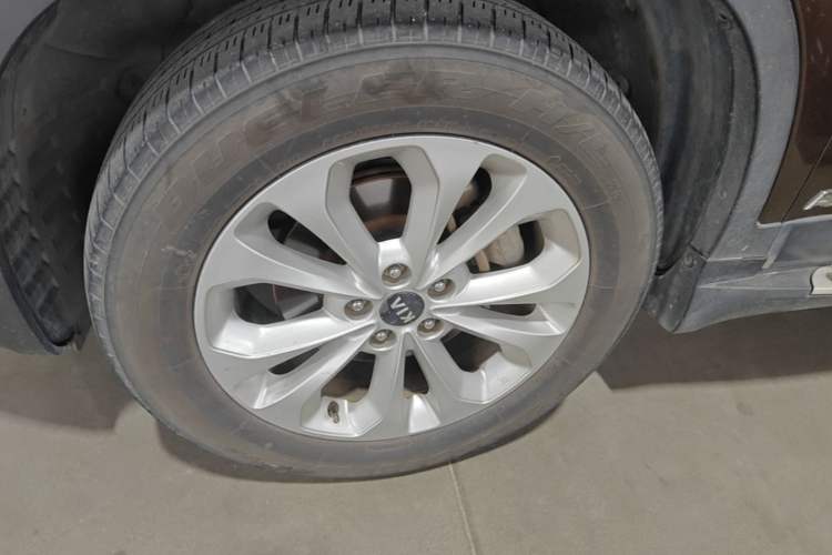 Used Kia Sorento 2013 2.4L 5-seat Gasoline Luxury Edition Left Front Wheel Hub