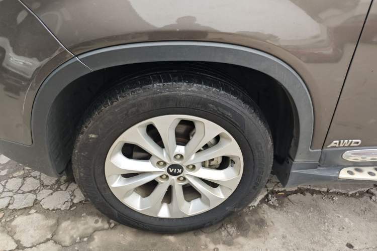 Used Kia Sorento 2013 2.4L 7-Seater Gasoline Luxury Version China IV Standard Left Front Wheel Hub