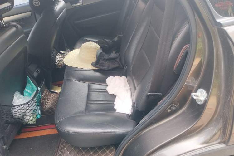 Used Kia Sorento 2013 2.4L 7-Seater Gasoline Luxury Version China IV Standard Left Rear Seat