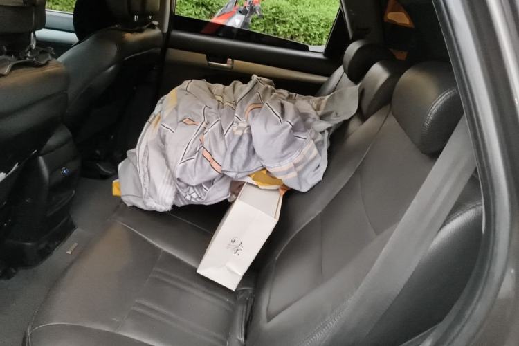Used Kia Sorento 2013 2.4L 7-seat Gasoline Luxury Edition Left Rear Seat