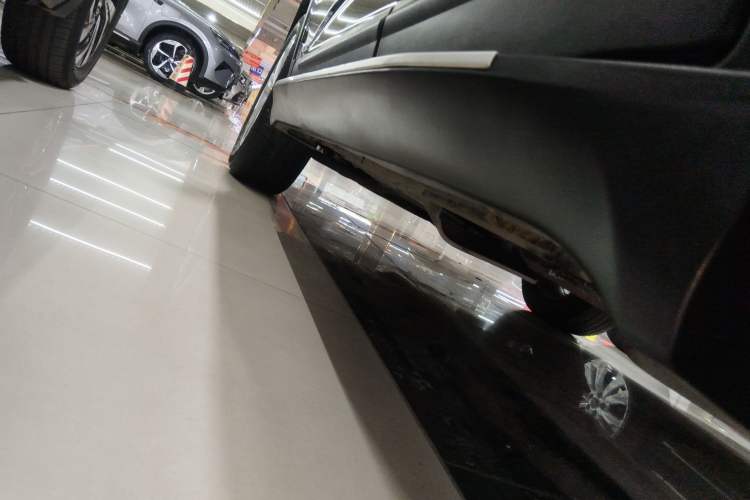 Used Kia Sorento 2013 2.2T 7-seat Diesel Comfort Edition Left Side Sill