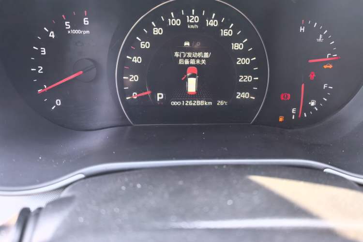 Used Kia Sorento 2013 2.2T 7-seat Diesel Luxury Edition Odometer Close Up