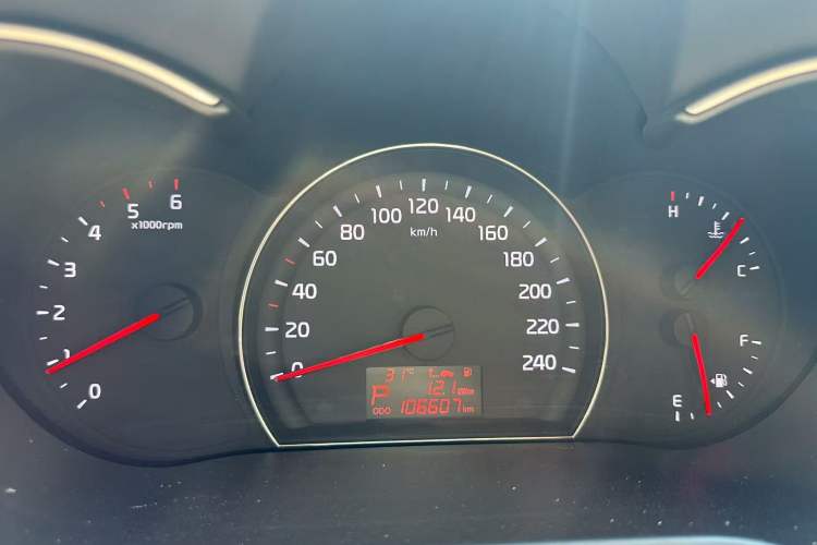 Used Kia Sorento 2013 2.2T 7-seat Diesel Comfort Edition Odometer Close Up