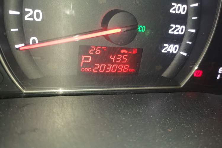 Used Kia Sorento 2013 2.4L 7-seat Gasoline Comfort Edition Odometer Close Up