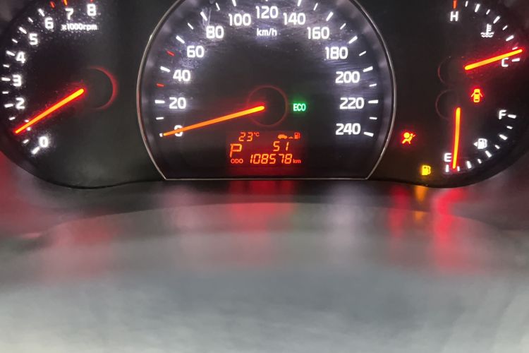 Used Kia Sorento 2013 2.4L 7-seat Gasoline Comfort Edition Odometer Close Up