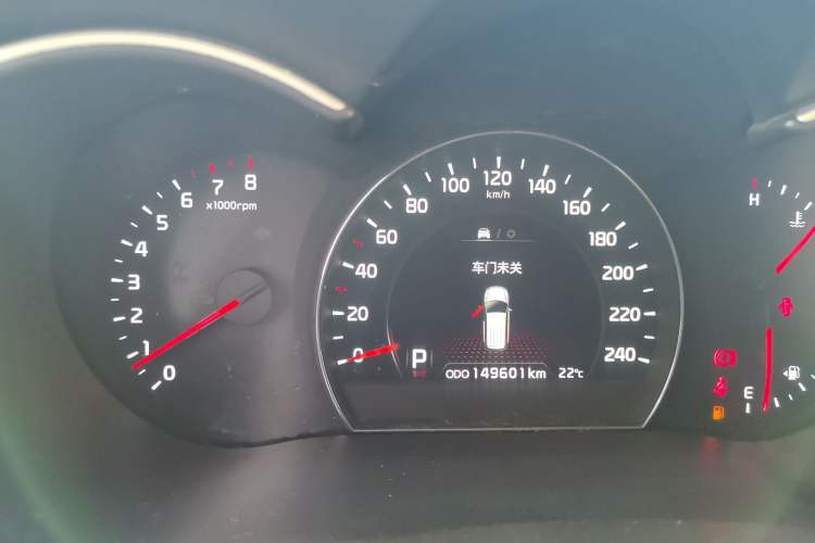 Used Kia Sorento 2013 2.4L 5-Seater Gasoline Comfort Version China IV Standard Odometer Close Up
