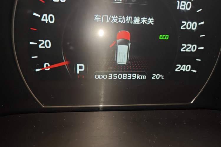 Used Kia Sorento 2013 2.2T 7-seat Diesel Luxury Edition Odometer Close Up
