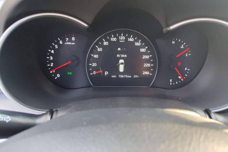Used Kia Sorento 2013 2.4L 7-Seater Gasoline Luxury Version China IV Standard Odometer Close Up