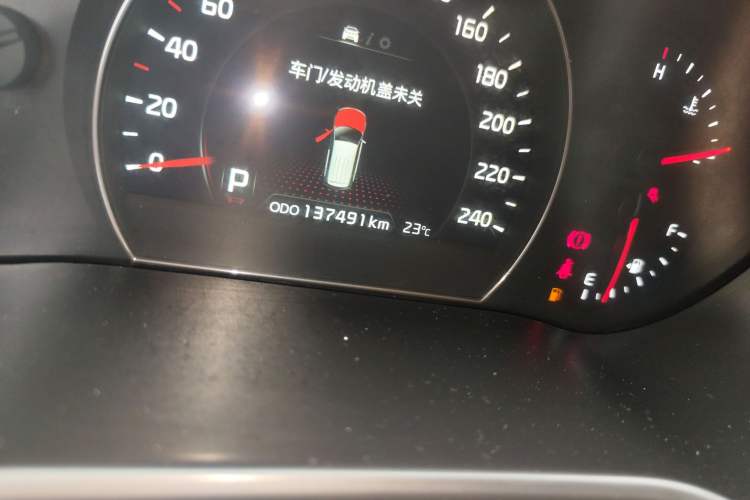Used Kia Sorento 2013 2.4L 7-Seater Gasoline Luxury Version China IV Standard Odometer Close Up
