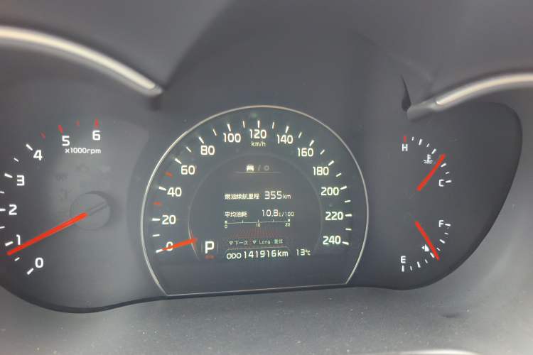 Used Kia Sorento 2013 2.2T 5-Seater Diesel Luxury Edition Odometer Close Up