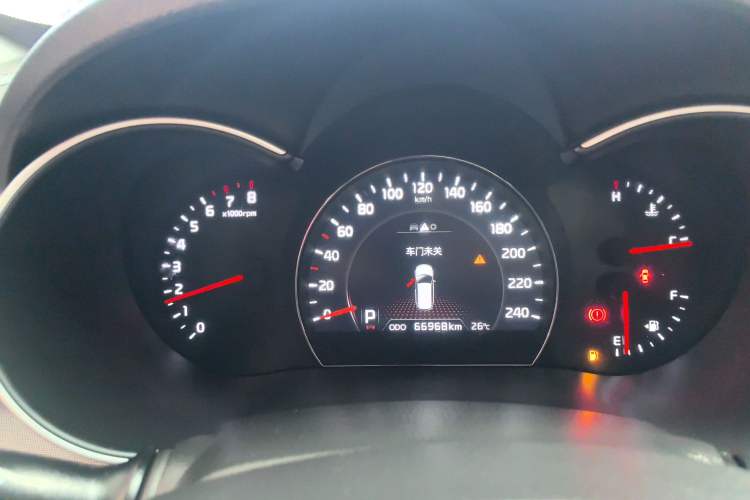 Used Kia Sorento 2013 2.4L 7-seat Gasoline Luxury Edition Odometer Close Up