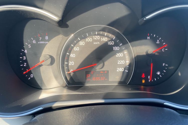 Used Kia Sorento 2013 2.4L 7-seat Gasoline Comfort Edition Odometer Close Up