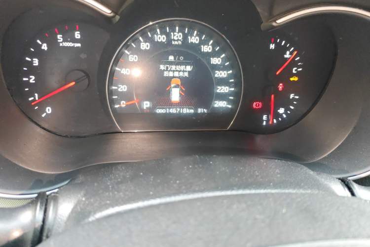 Used Kia Sorento 2013 2.2T 7-seat Diesel Luxury Edition Odometer Close Up