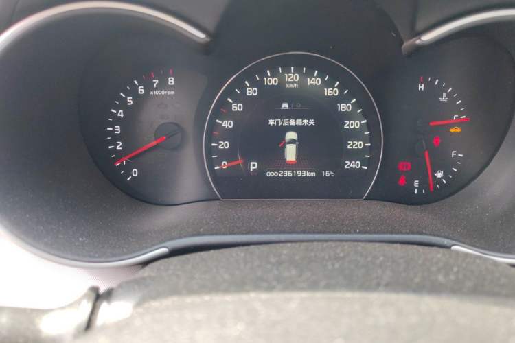 Used Kia Sorento 2013 2.4L 7-Seater Gasoline Comfort Edition China V Standard Odometer Close Up