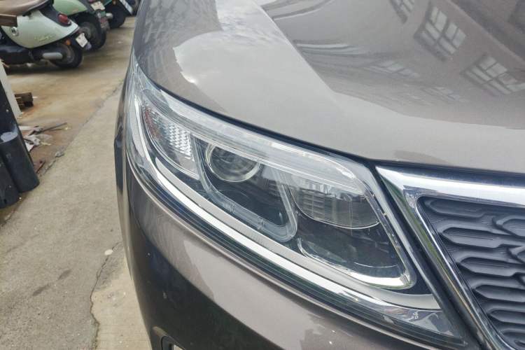 Used Kia Sorento 2013 2.4L 5-Seater Gasoline Luxury Version China IV Standard Right Front Headlight
