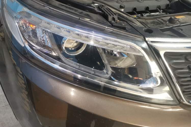 Used Kia Sorento 2013 2.4L 5-Seater Gasoline Comfort Edition Right Front Headlight