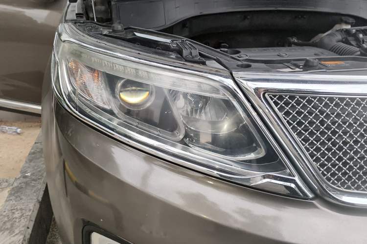 Used Kia Sorento 2013 2.4L 7-seat Gasoline Luxury Edition Right Front Headlight
