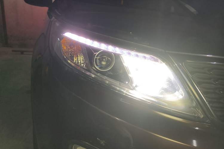 Used Kia Sorento 2013 2.4L 7-Seater Gasoline Luxury Version China IV Standard Right Front Headlight